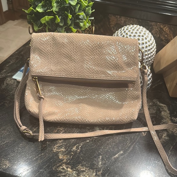 Chic Textured Beige Crossbody Bag - Picture 1 of 3